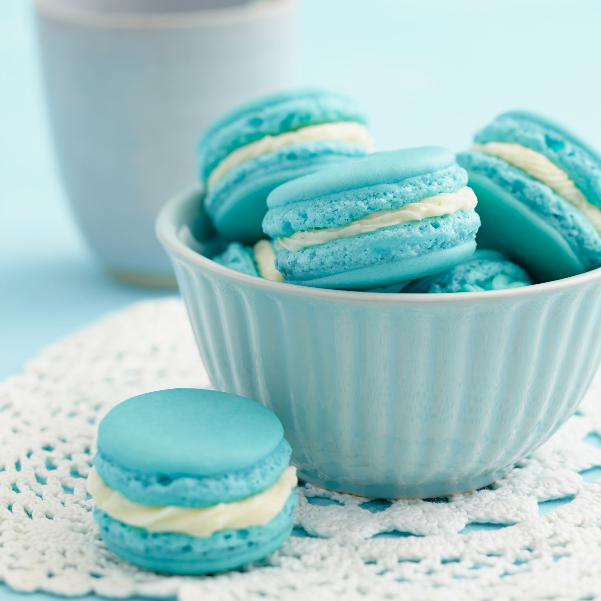 Blauwe macarons als babyshower hapje
